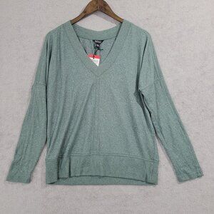 NEW Buffalo Women's M David Bitton Super Soft Cozy V-Neck Long Sleeve Sweater